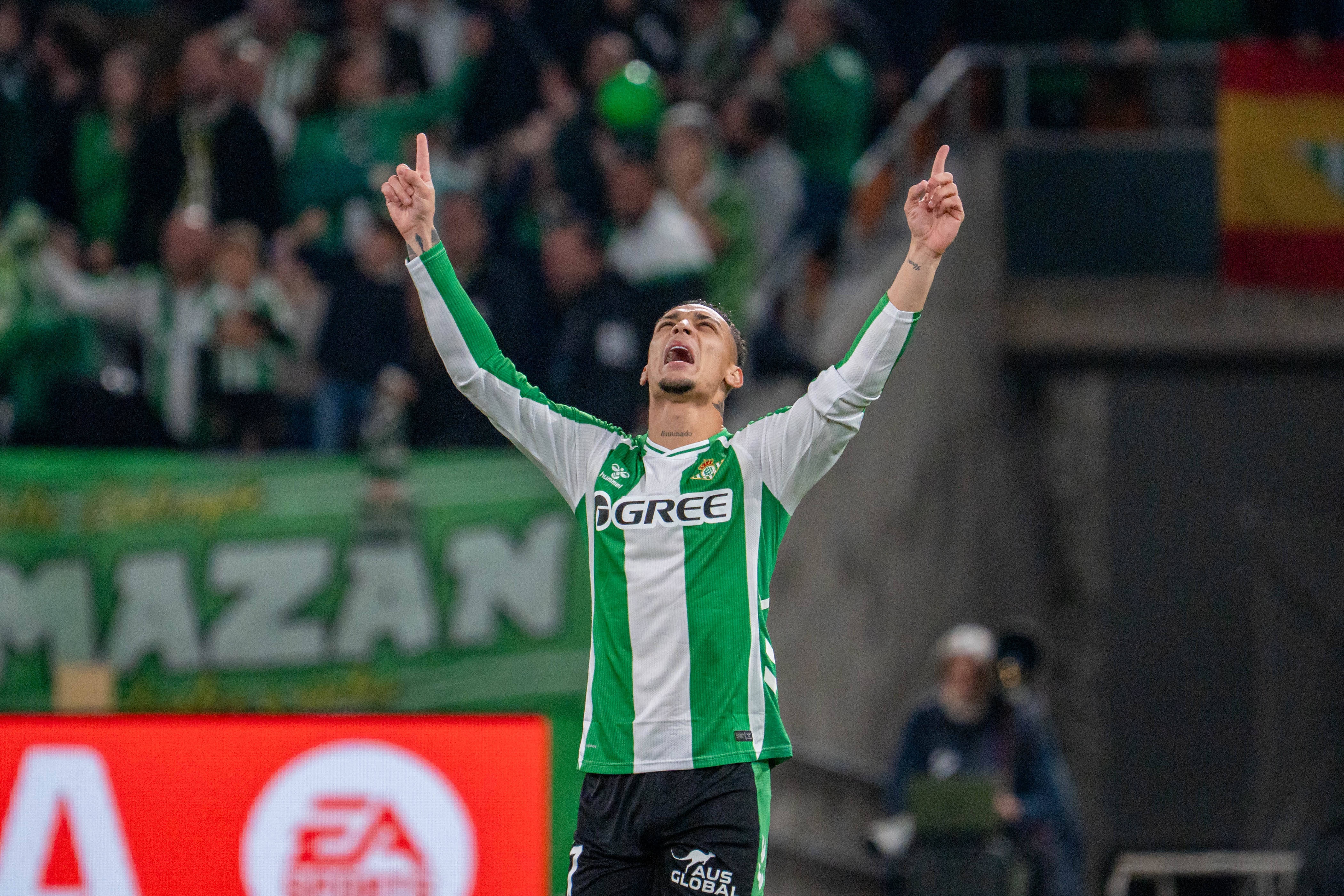 马卡:安东尼此前发烧出战德比并进球,现在已康复并恢复团队合练